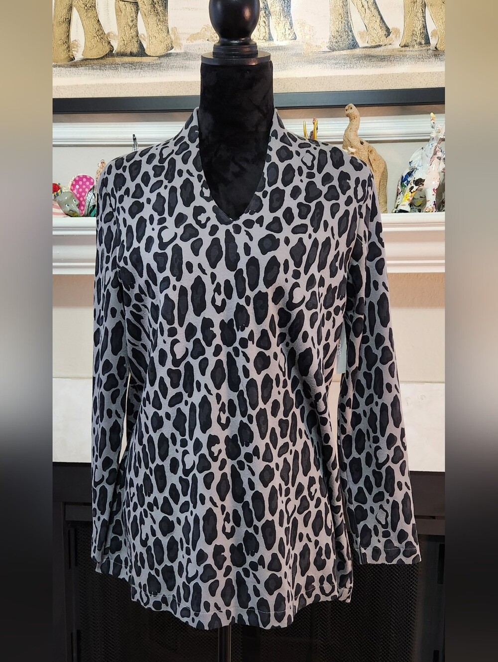 Chico's Gray and Black Polished Cheetah V-Neck Long Sleeve Tunic